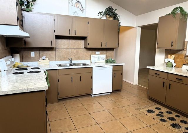 3139 Skyview Ave, Pueblo, CO 81008