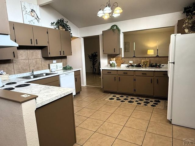 3139 Skyview Ave, Pueblo, CO 81008