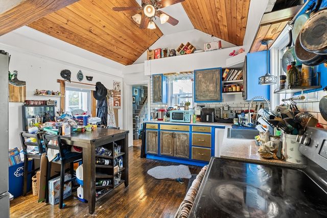 69 Huntington St, Brockton, MA 02301