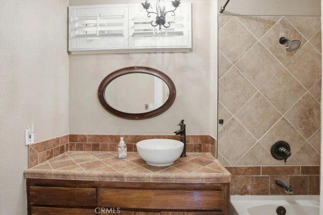 23134 La Granja, Valencia, CA 91354