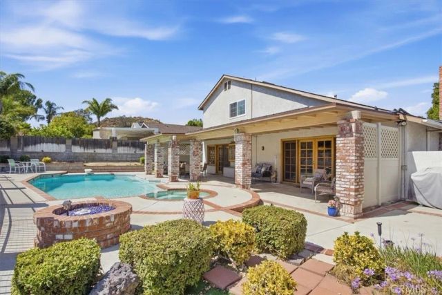 23134 La Granja, Valencia, CA 91354