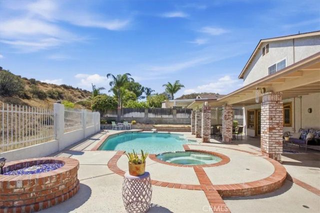 23134 La Granja, Valencia, CA 91354