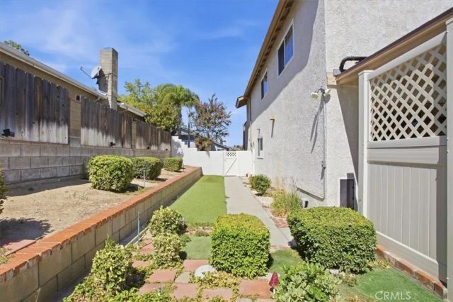 23134 La Granja, Valencia, CA 91354