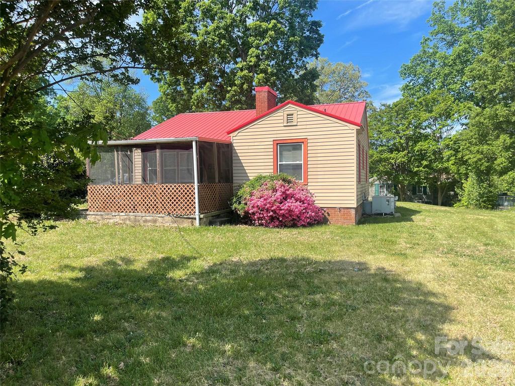 950 Cliff Road, Asheboro, NC 27203