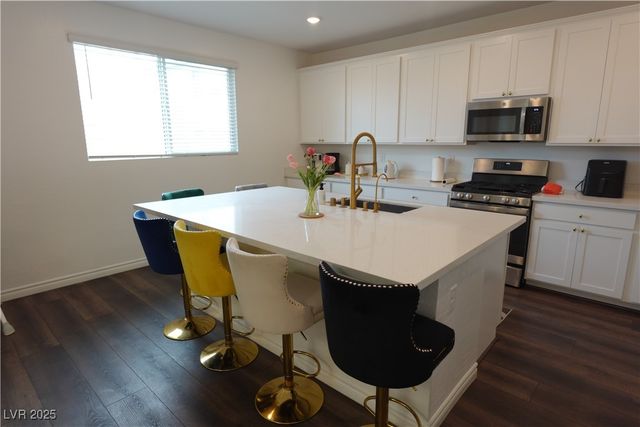 4388 Bayley Skye Avenue, Las Vegas, NV 89141