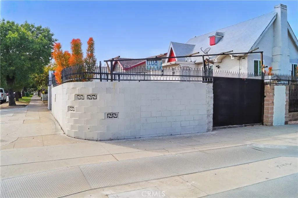 7515 S Vermont Avenue, Los Angeles, CA 90044
