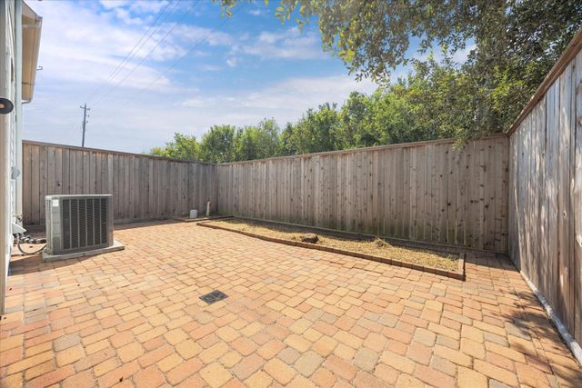 2619 Edgefield Lakes Drive, Houston, TX 77054