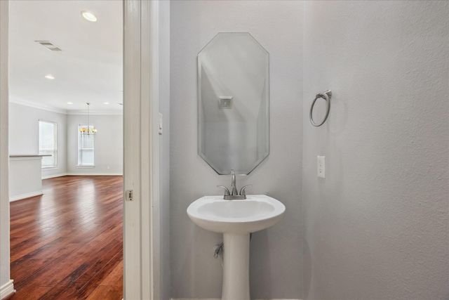 2619 Edgefield Lakes Drive, Houston, TX 77054