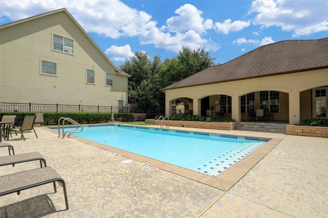 2619 Edgefield Lakes Drive, Houston, TX 77054