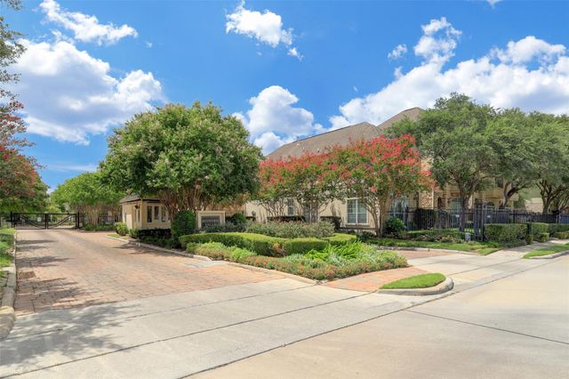 2619 Edgefield Lakes Drive, Houston, TX 77054