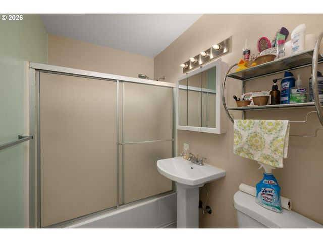 1015 Ne 60TH Ave, Portland, OR 97213