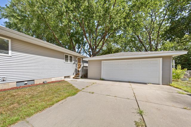 4242 Limestone Drive, Eagan, MN 55122