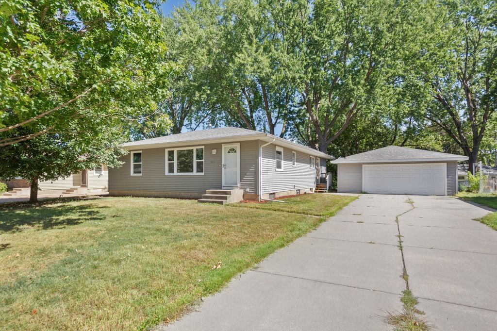 4242 Limestone Drive, Eagan, MN 55122