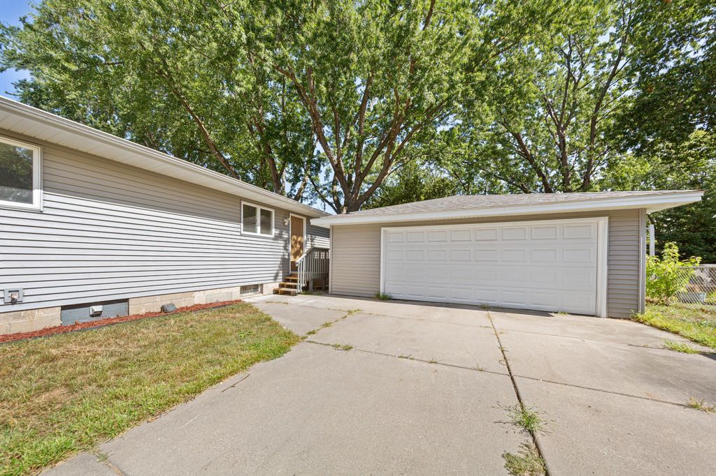 4242 Limestone Drive, Eagan, MN 55122 — photo 2