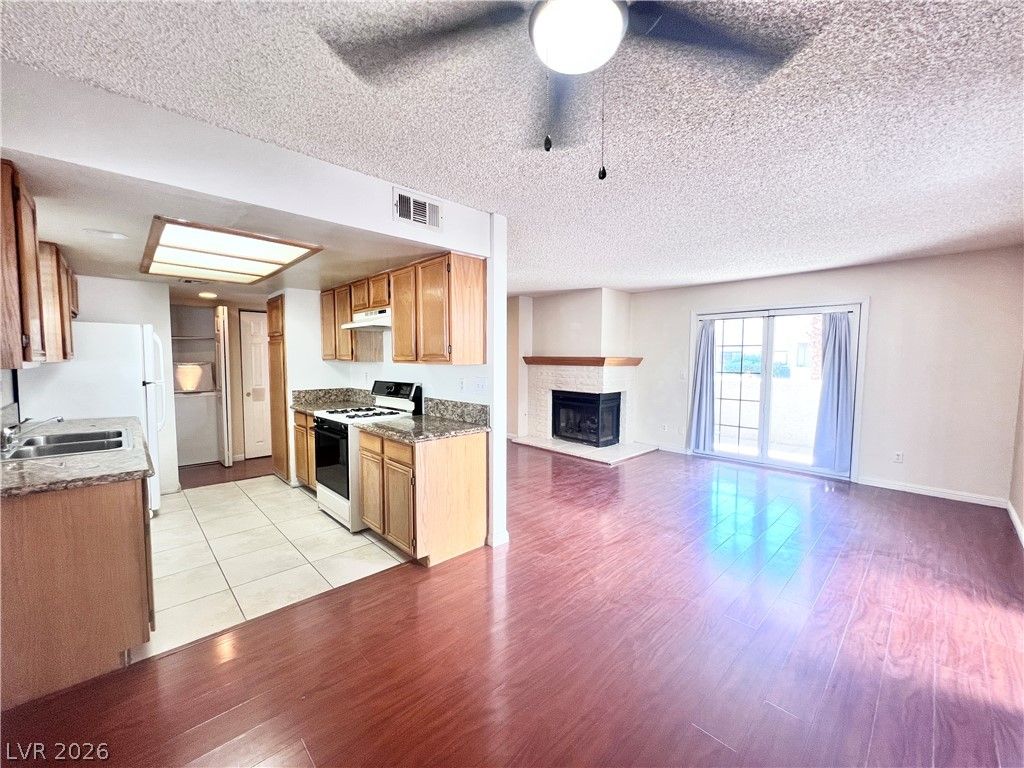 101 Luna Way 118, Las Vegas, NV 89145 — photo 2