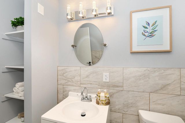 5957 N 64th STREET, Milwaukee, WI 53218