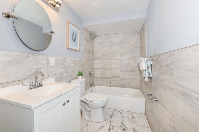 5957 N 64th STREET, Milwaukee, WI 53218