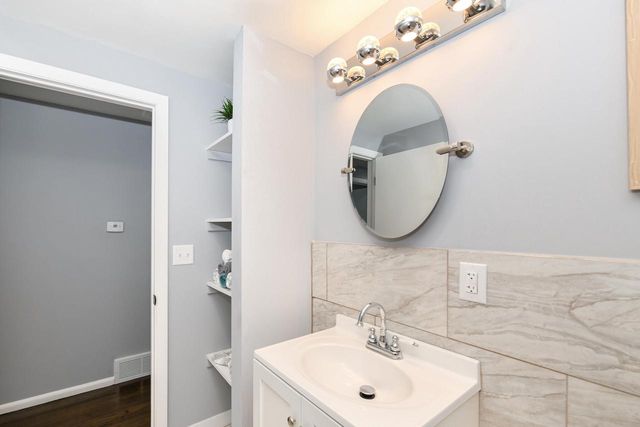 5957 N 64th STREET, Milwaukee, WI 53218