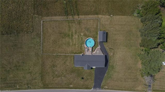 817 Holly Springs Road, Mount Airy, NC 27030