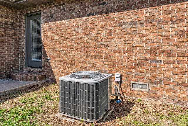 24370 Lawrence 2210, Aurora, MO 65605