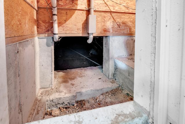 24370 Lawrence 2210, Aurora, MO 65605