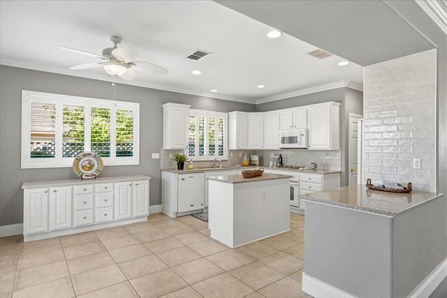 2543 Woodacre Ln, Lincoln, CA 95648