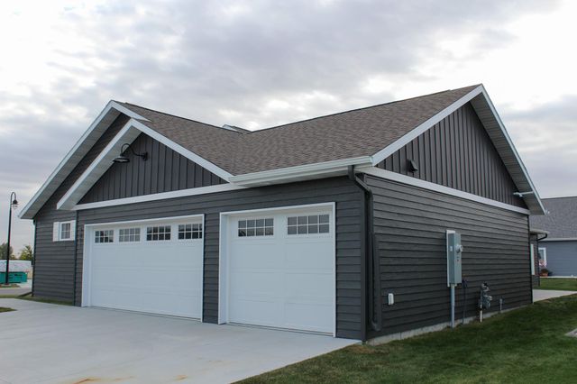 4891 S Foxtail Lane S, Fargo, ND 58104