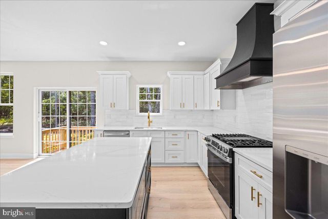 102 BLUE ANCHOR RD, Sicklerville, NJ 08081
