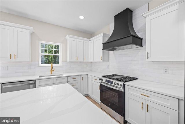 102 BLUE ANCHOR RD, Sicklerville, NJ 08081