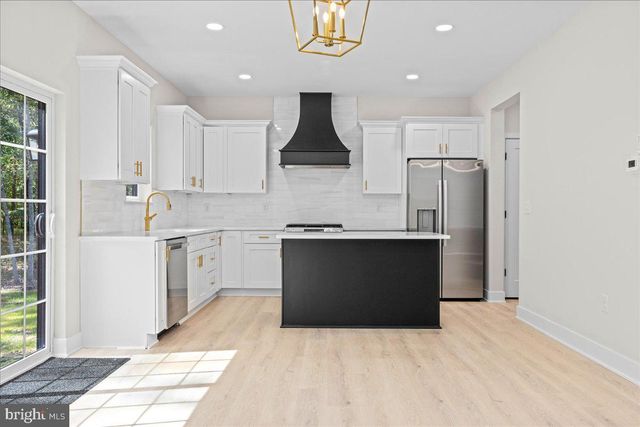 102 BLUE ANCHOR RD, Sicklerville, NJ 08081