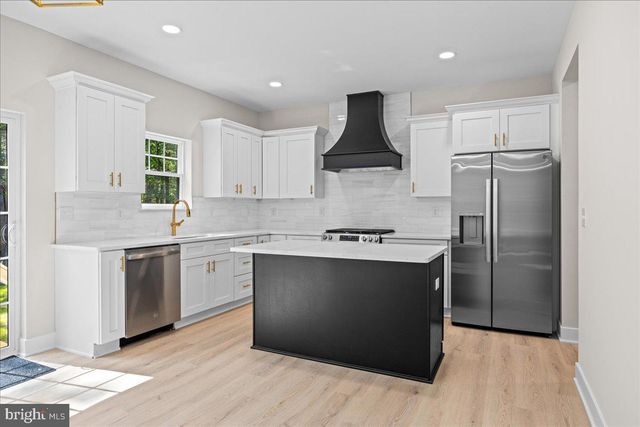 102 BLUE ANCHOR RD, Sicklerville, NJ 08081