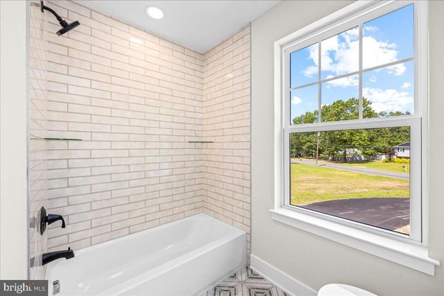 102 BLUE ANCHOR RD, Sicklerville, NJ 08081