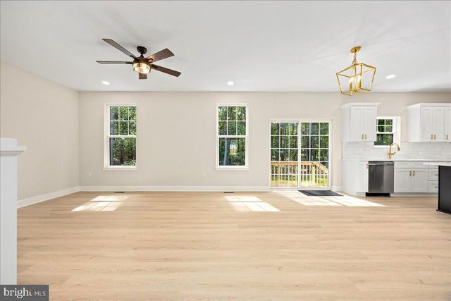 102 BLUE ANCHOR RD, Sicklerville, NJ 08081