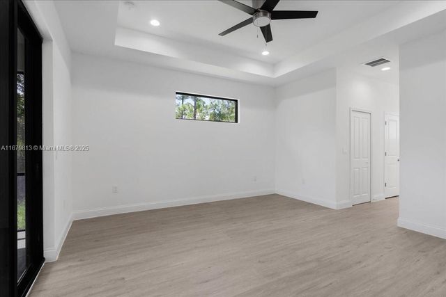 604 LAKE AVE, Lehigh Acres, FL 33972