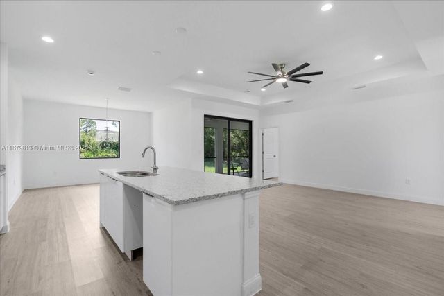 604 LAKE AVE, Lehigh Acres, FL 33972