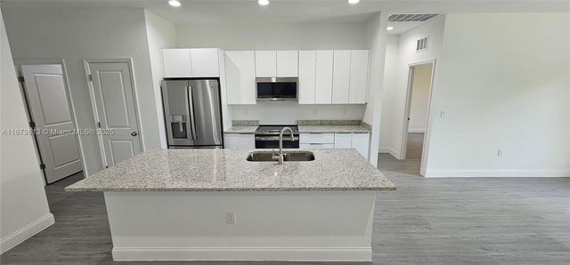 604 LAKE AVE, Lehigh Acres, FL 33972