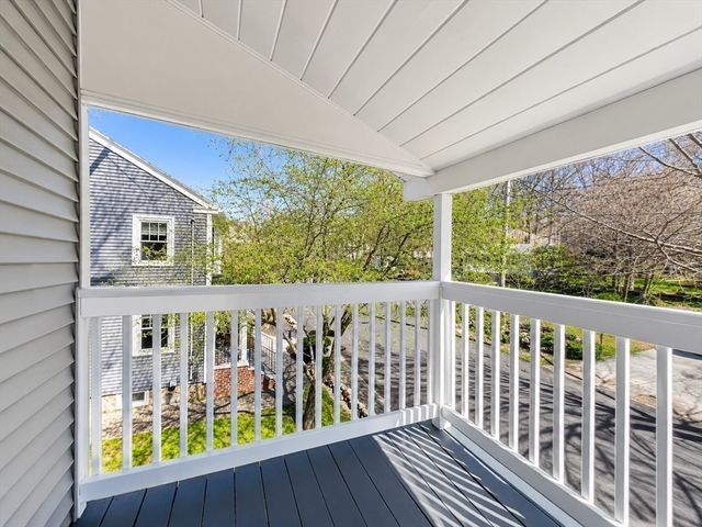 16 Fleming Ave 16, Andover, MA 01810