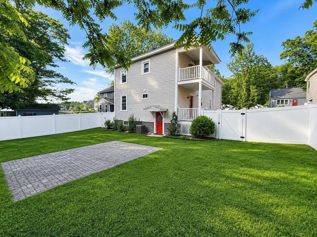 16 Fleming Ave 16, Andover, MA 01810