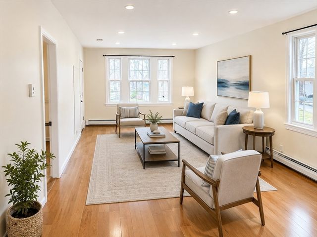 16 Fleming Ave 16, Andover, MA 01810