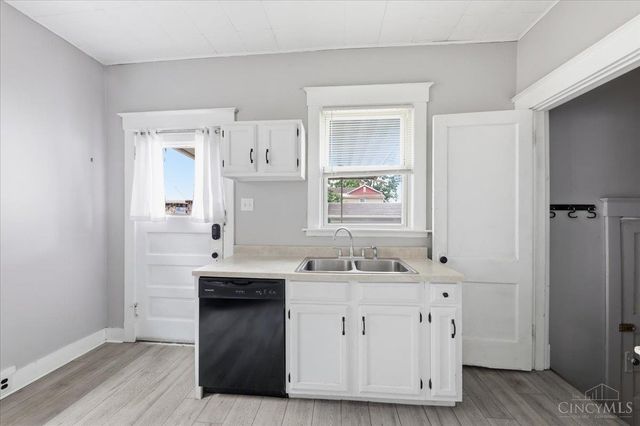 231 Walnut Street, Reading, OH 45215