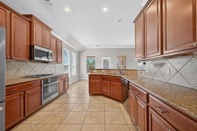 2019 Preston Park, Rosenberg, TX 77471