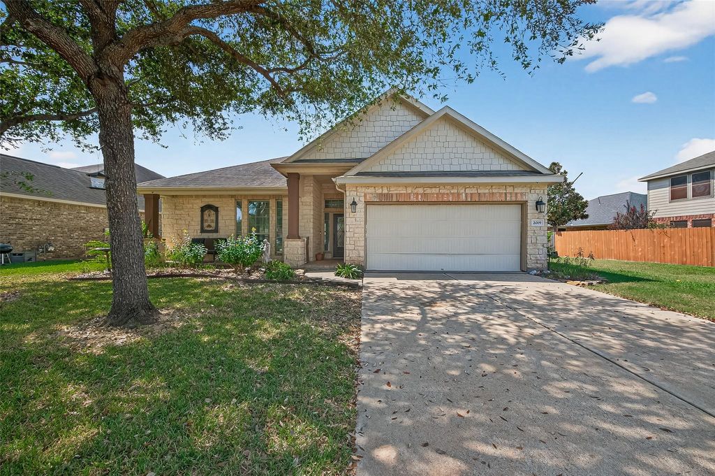 2019 Preston Park, Rosenberg, TX 77471