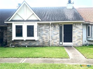212 Versailles Street, Victoria, TX 77904