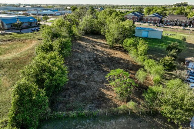 2701 S Market Street, Brenham, TX 77833