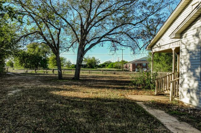 2701 S Market Street, Brenham, TX 77833