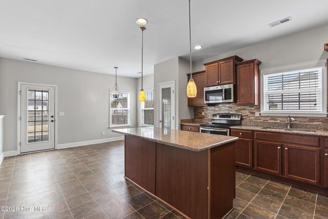 108 Moss Creek Drive, Jacksonville, NC 28540