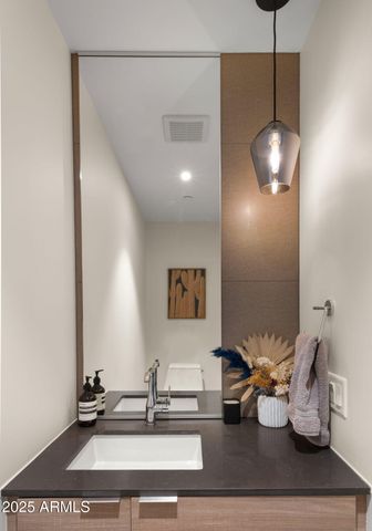 2300 E CAMPBELL Avenue 201, Phoenix, AZ 85016