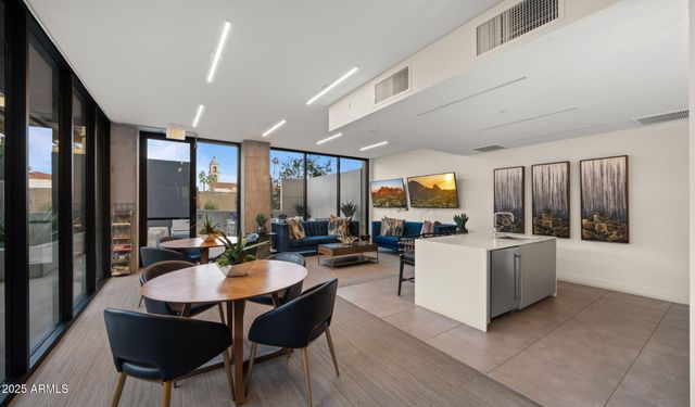 2300 E CAMPBELL Avenue 201, Phoenix, AZ 85016