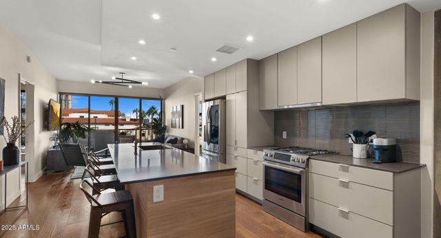 2300 E CAMPBELL Avenue 201, Phoenix, AZ 85016