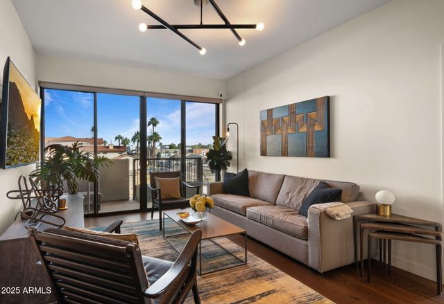 2300 E CAMPBELL Avenue 201, Phoenix, AZ 85016